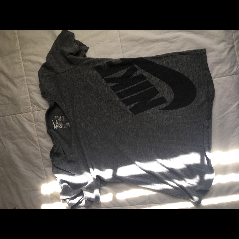 Lightly used Nike Tee size M.